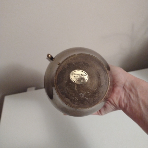 Vintage commodore solid brass pitcher made in India 8.5"can be used for flowers - Picture 6 of 9
